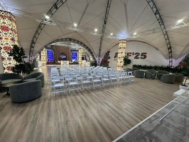 Premiumbank SketchBot event Port Baku — guests getting portraits