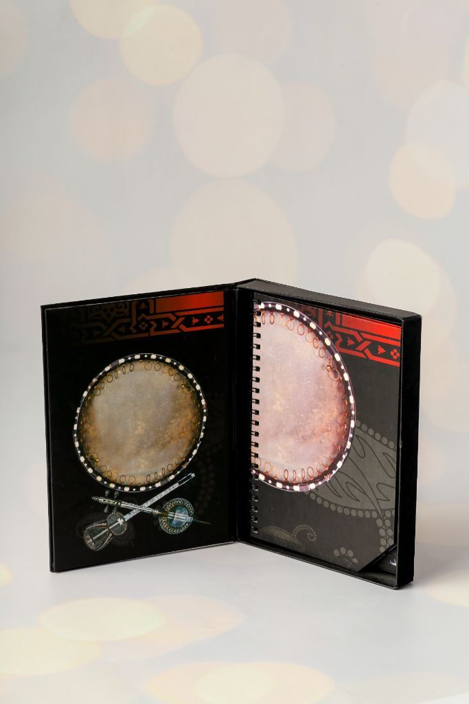 Open book-style box with gaval — black and red ornament