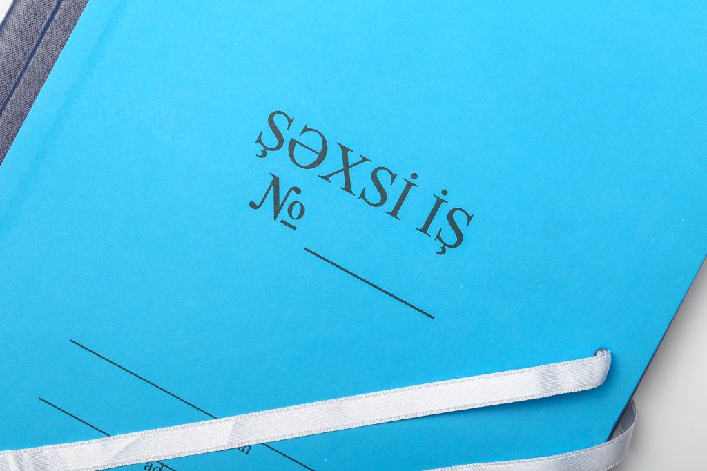 Blue folder — title inscription close-up