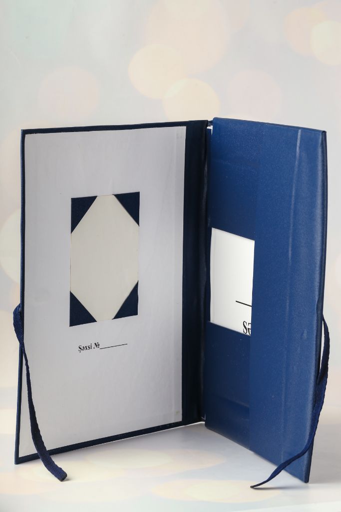 Personal navy folder — ring binder, photo pocket