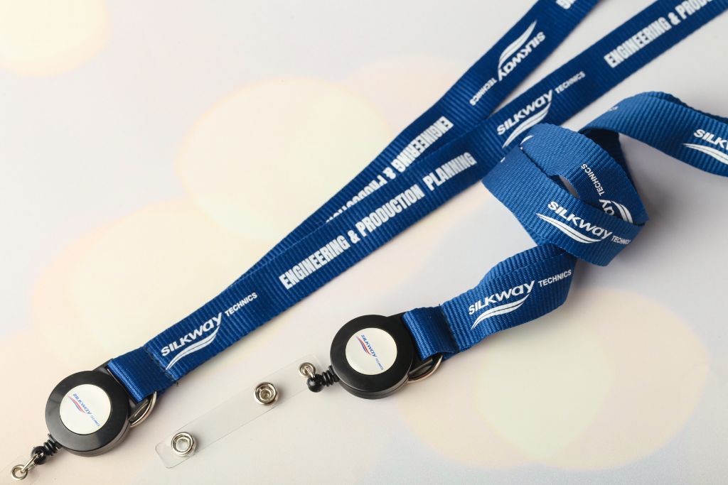 Silkway Technics lanyard — navy jacquard, two attachment options: retractor and plastic clip, flat-lay overview