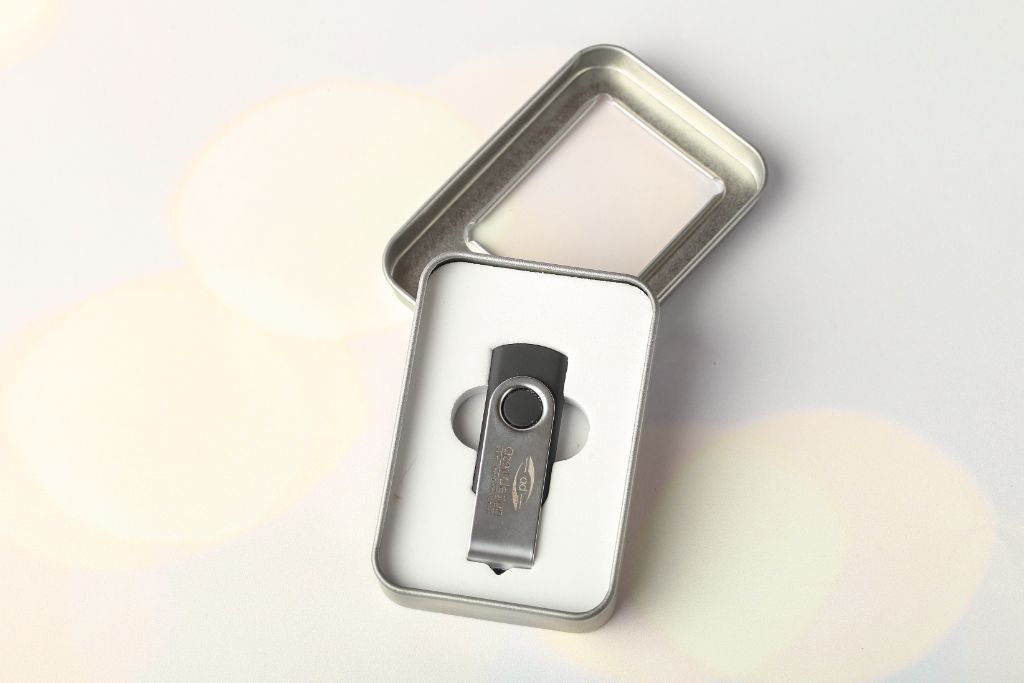 Owl Design metal Swivel USB — in closed tin box with transparent window and logo on lid