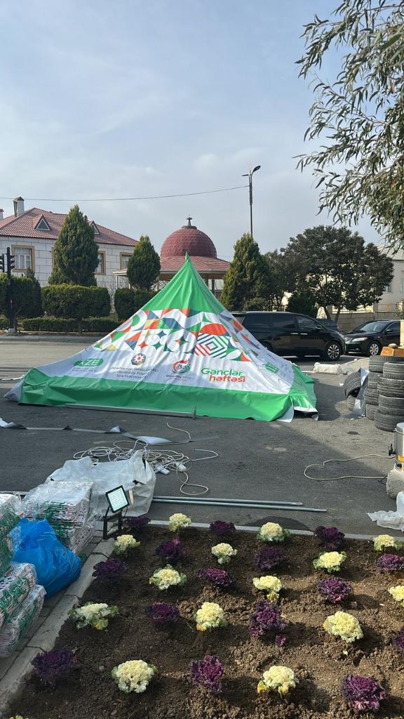 Pyramid tent installation Gənclər Həftəsi outdoor setup